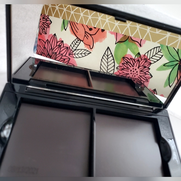 Mary Kay pink & black Perfect Palette makeup compact refillable - Picture 4 of 8